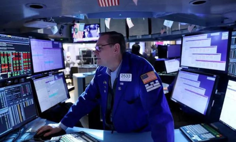 Wall Street closes down, Dow snaps longest winning streak since 1987